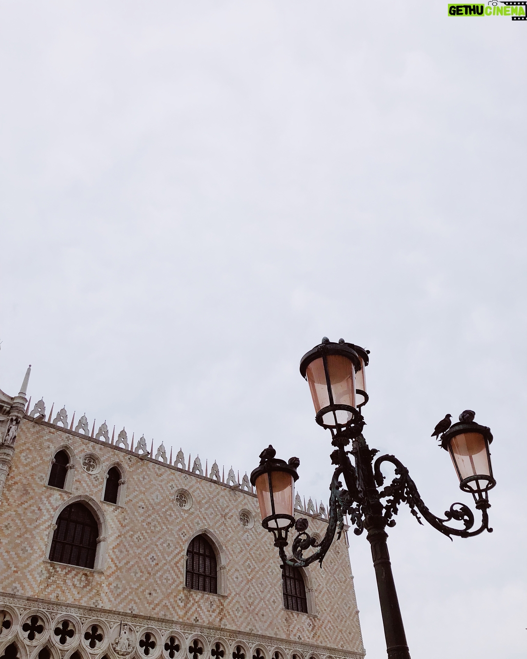 Hannah Kasulka Instagram - Y’all thought I was done posting Italy pics? Venice, Italy