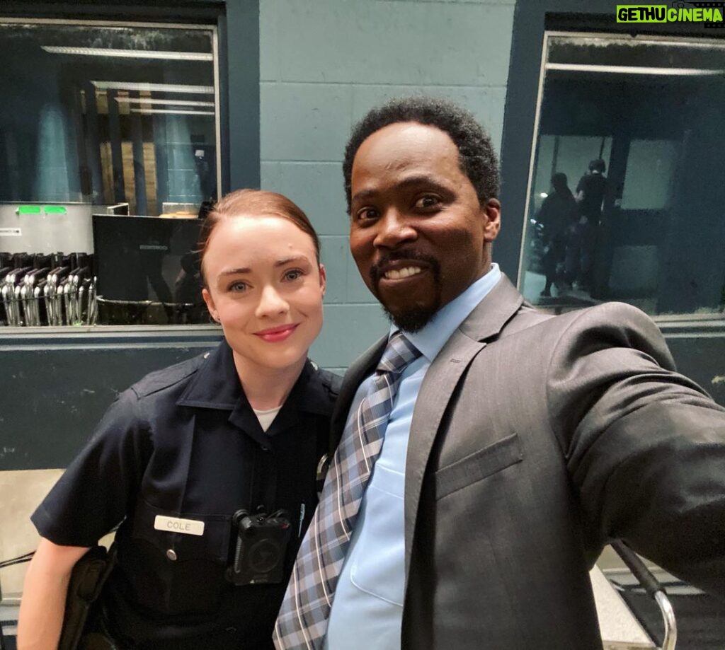 Hannah Kasulka Instagram - Despite what happened in last night’s episode I still think @haroldperrineau is the best. He is so kind and such a talent(he’s been in SO many great projects: The Matrix!! Romeo & Juliet!! LOST!!) I had a great time working with him and can’t wait for you to see the rest of our story next week on @therookieabc