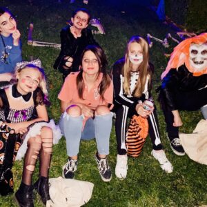 Hannah Nordberg Instagram - HALL🎃WEEN 2k18 with these monsters! #boo #bestoffriends #lovethem #trickortreat #nonstoplaughter