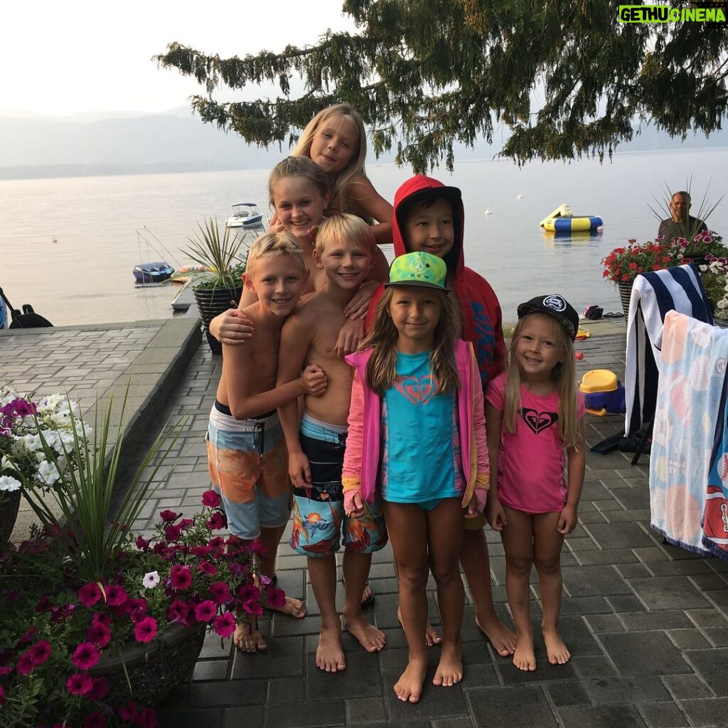 Hannah Nordberg Instagram - Missing my family in Canada! #allsmiles #laughter #love #adventure #grateful #timetogether #vacation #summer2k18 #bestsummerever