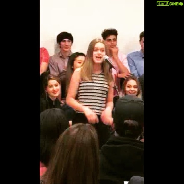 Hannah Nordberg Instagram - it’s a bit like movie acting... 🤗 🎶 (2 parts) #actor #comedy #havingfun #musicaltheater #choirconcert #actress #actorlife #film #television #hannahnordberg