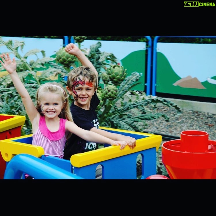 Hannah Nordberg Instagram - #tb to when we were young❤️ #itstheweekend #happy #lifeisarollercoaster #mybrotherisawesome #readytogo