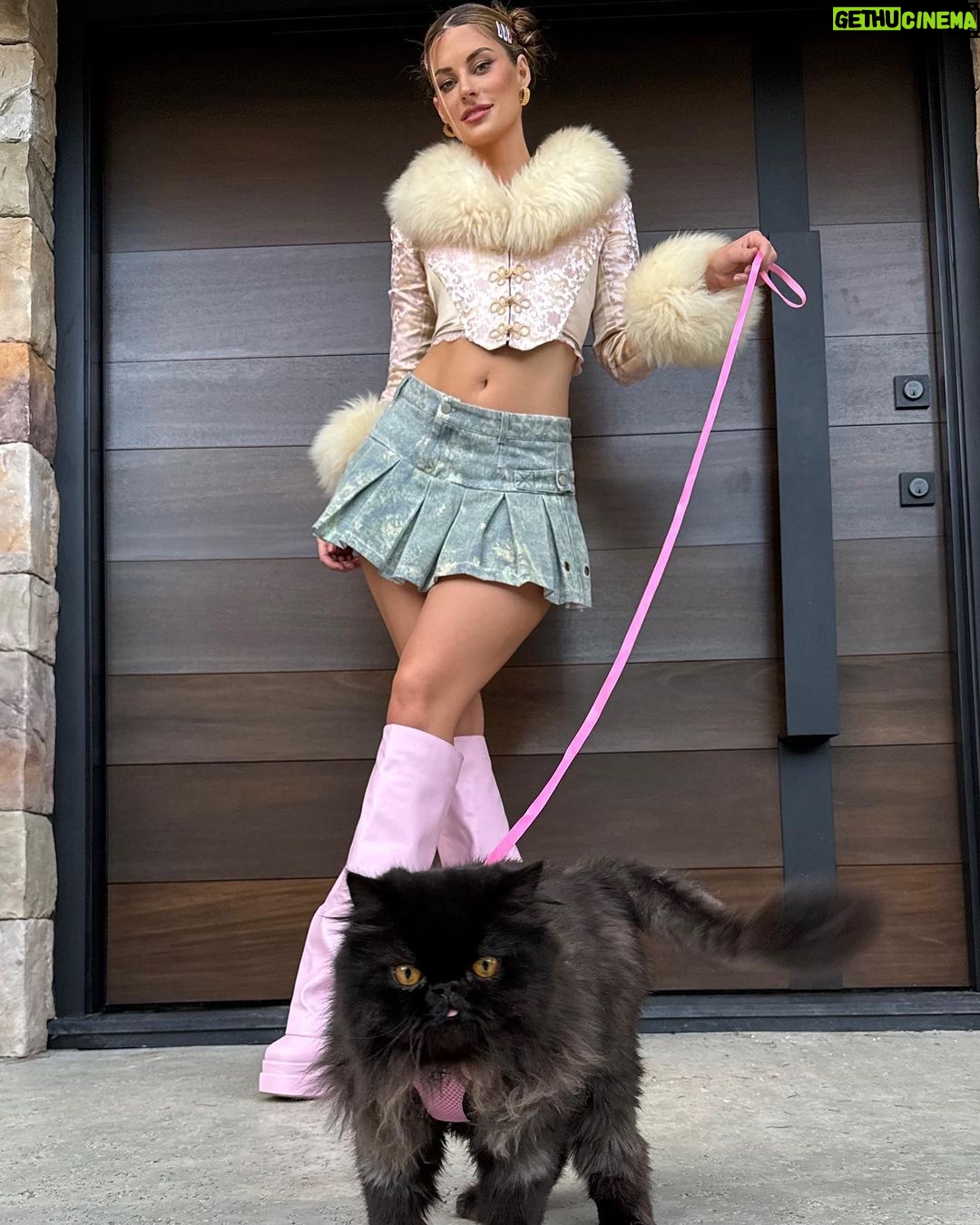 Hannah Stocking Instagram - Let her cook… I SAID LEEeeEeEeeTTTtT hERR COOOOooooOoooK 👩🍳 (what’s ur fav look?) Los Angeles, California