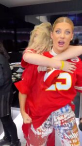 Hannah Stocking Instagram - When you’re a bandwagon fan 🏈🤣 @vegas #sbinlv #superbowl