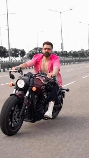 Harrdy Sandhu Instagram - Gal meri gal meri sunle ni naare…💃🏻

#galmeri #pleasuresEP #instareels #reelsinstagram #reelitfeelit