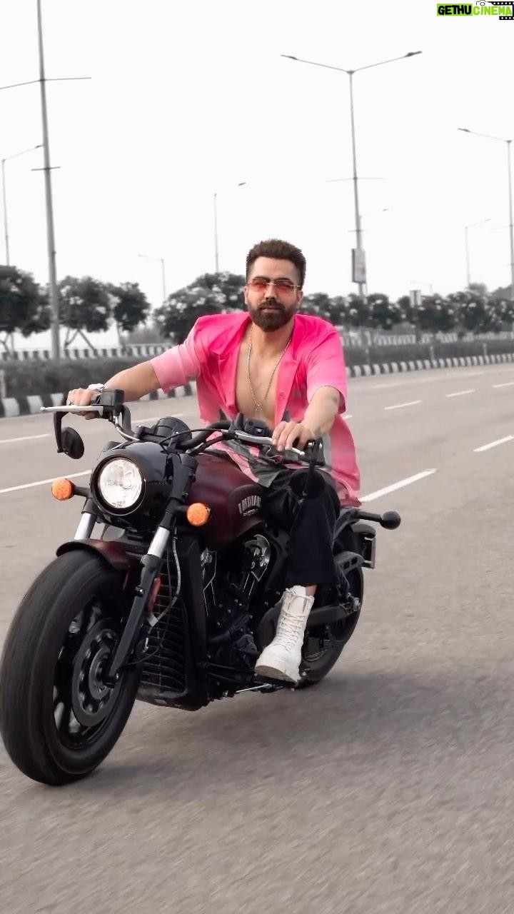 Harrdy Sandhu - 648K Likes - Gal meri gal meri sunle ni naare…💃🏻
#galmeri #pleasuresEP #instareels #reelsinstagram #reelitfeelit