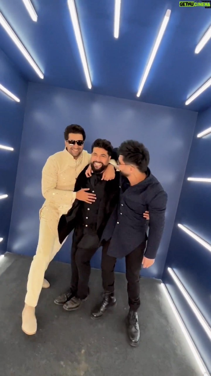 Harrdy Sandhu - 670.2K Likes - The KYAA BAAT HAII and BIJLEE boys 🚀
Ft @kunalrawalofficial
#govindanaammera