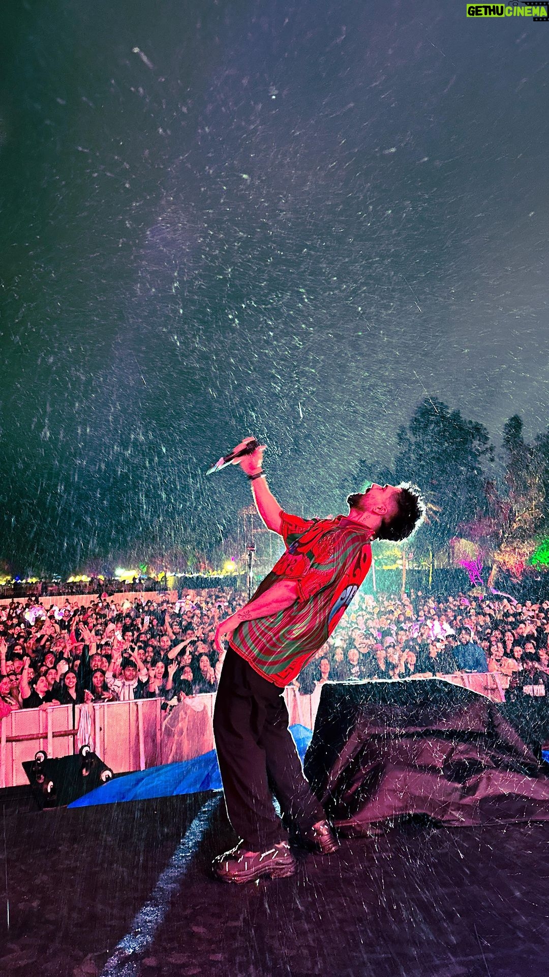 Harrdy Sandhu - 185K Likes - KYAA BAAT HAII 2.0 Live in the Rain. 🌧️
#KyaaBaatHaii