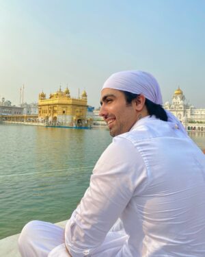 Harrdy Sandhu Instagram - "May the teachings of Guru Nanak Dev Ji guide you towards a life of compassion, love, and selfless service. Happy Gurpurab !"