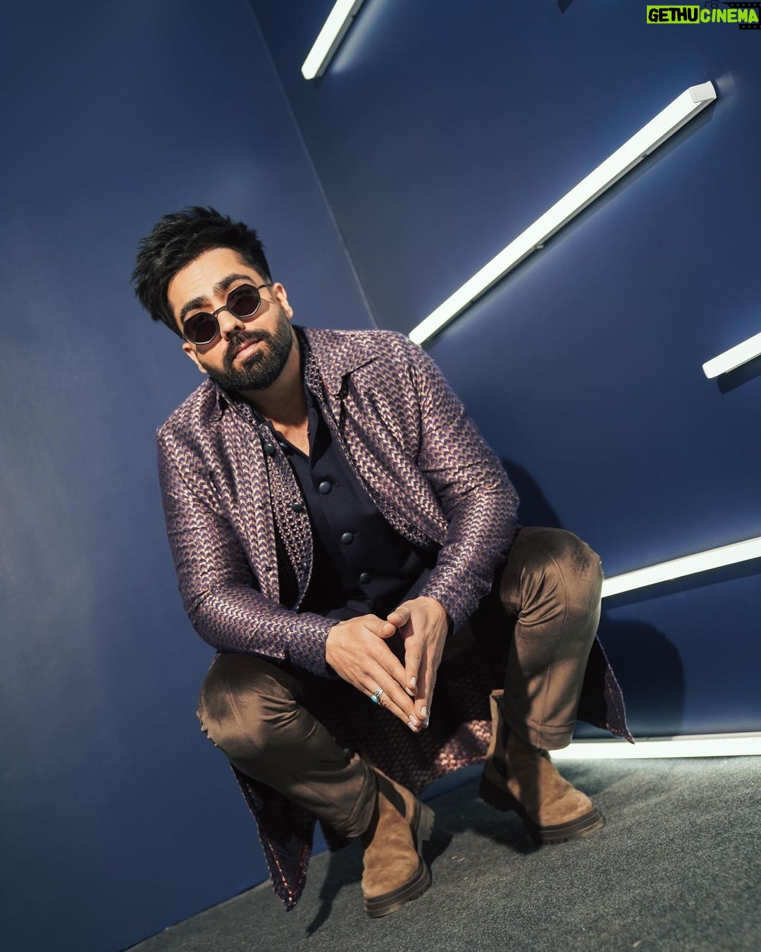 Harrdy Sandhu - 176.3K Likes - Had a blast of a time with @vickykaushal09 veera and @kunalrawalofficial at @blenderspridefashiontour