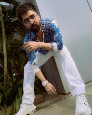 Harrdy Sandhu Instagram - Hi there !

Code Name Tiranga releasing on 14th October in Cinemas near you.