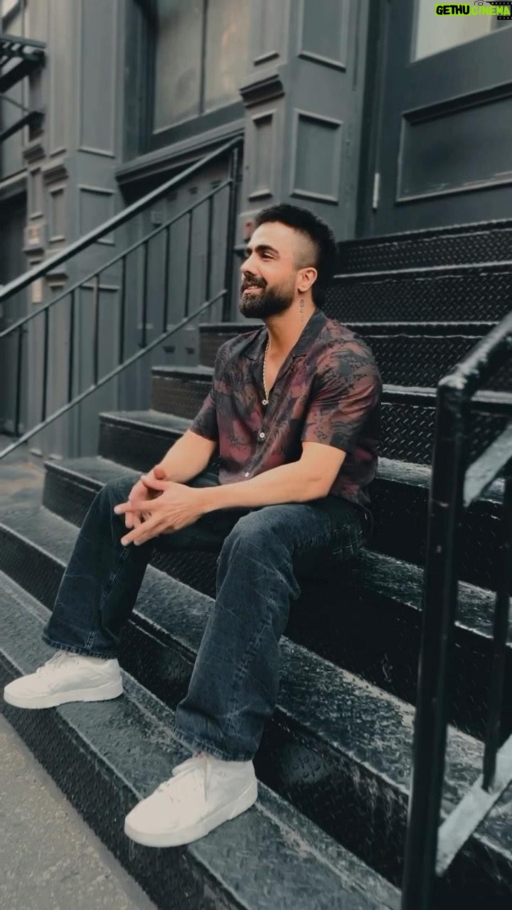 Harrdy Sandhu - 181.9K Likes - Another one
Ki Honda ay Pyaar
#Whatislove