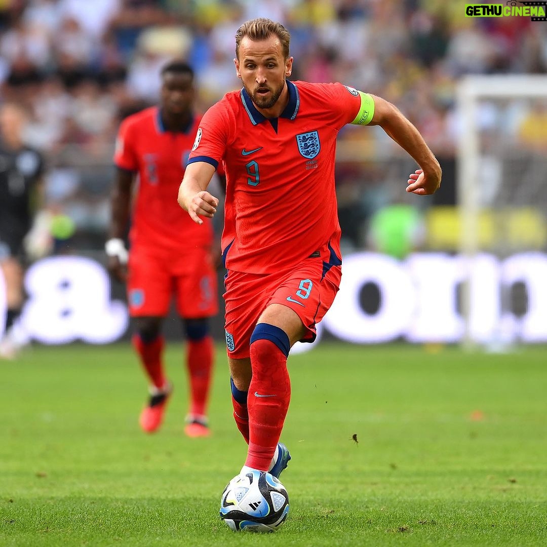 Harry Kane Instagram - Not at our best tonight but still another point towards qualifying! Congratulations @kylewalker2 on your first England goal, about time! 🙌