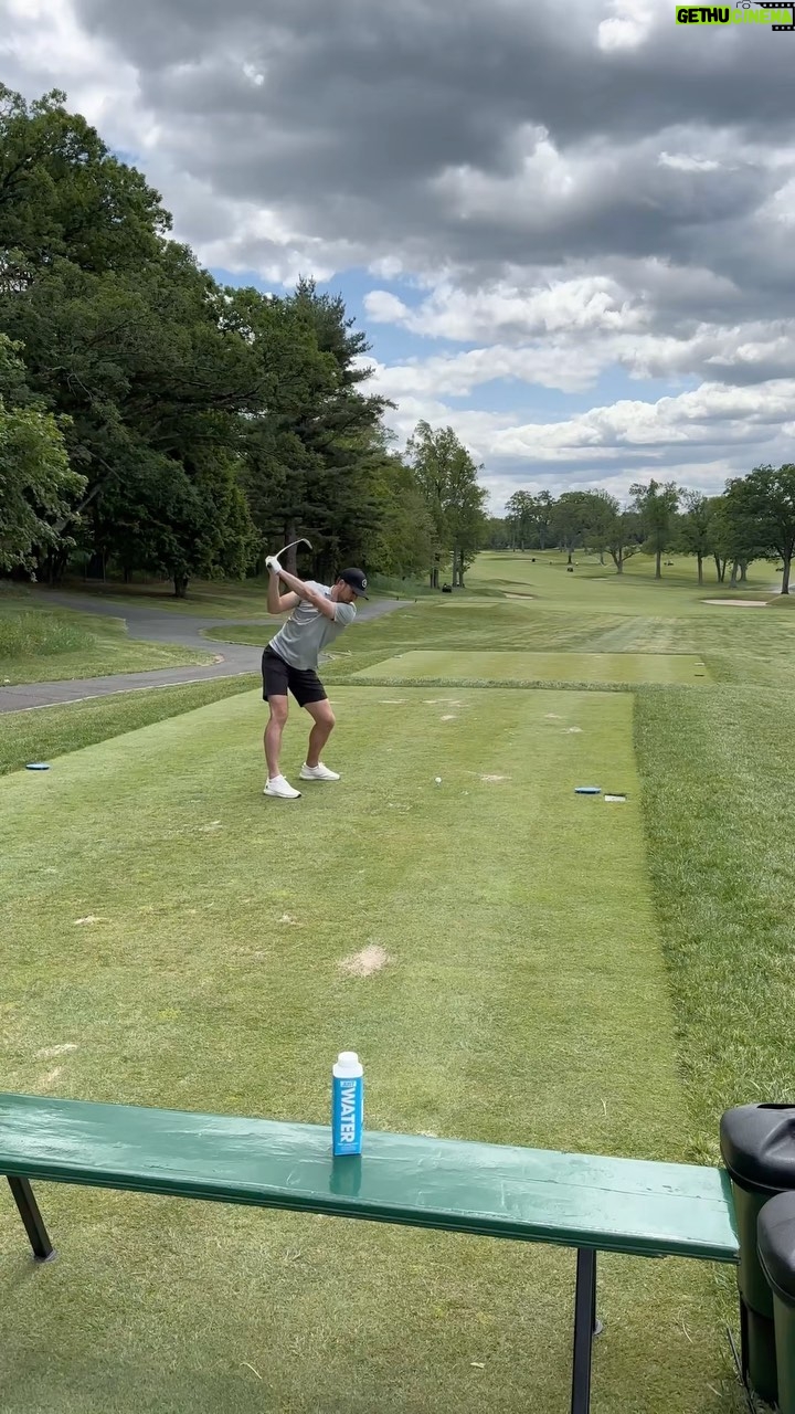 Harry Kane Instagram - No better way to spend a bit of time off ⛳🏌️