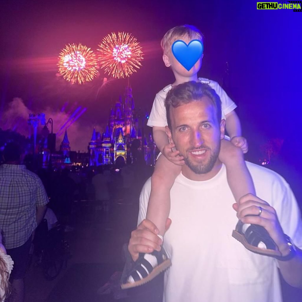 Harry Kane - 374.1K Likes - Happy 3rd birthday to our big boy Louis. Love you 💙💙💙