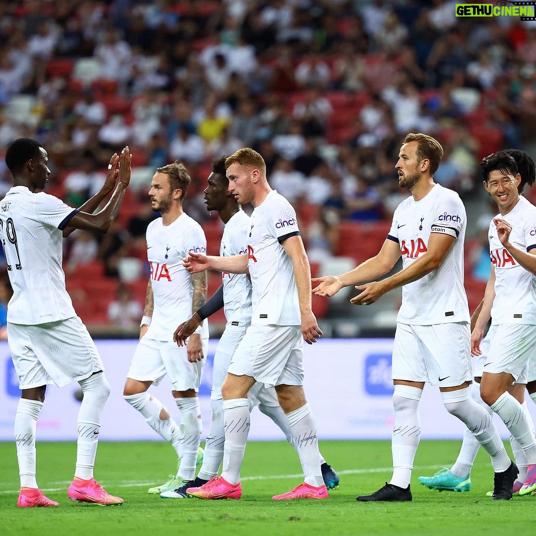 Harry Kane Instagram - Incredible support in Thailand and Singapore and amazing countries to visit too. Thanks for having us ππΉππΈπ¬