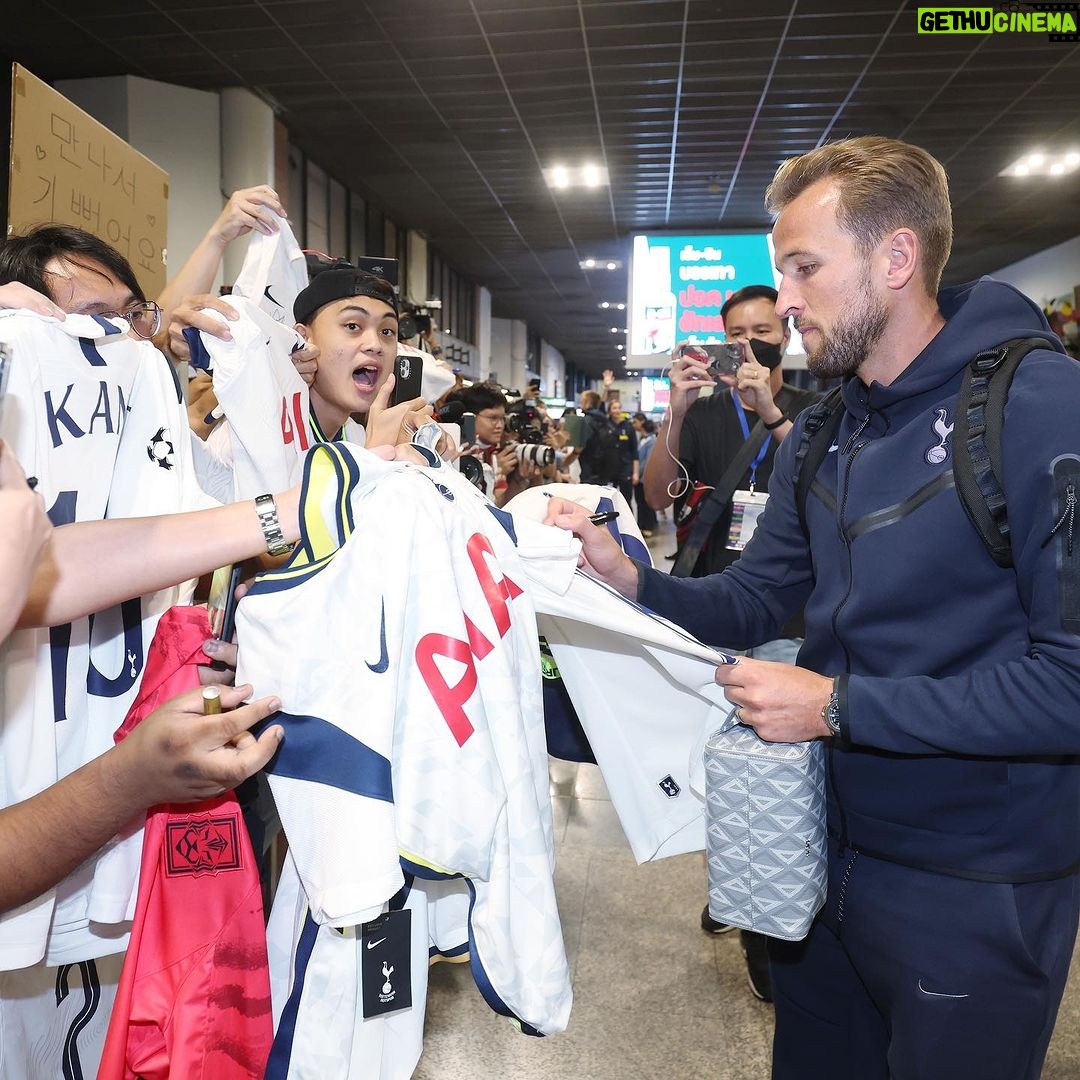 Harry Kane Instagram - Incredible support in Thailand and Singapore and amazing countries to visit too. Thanks for having us ππΉππΈπ¬