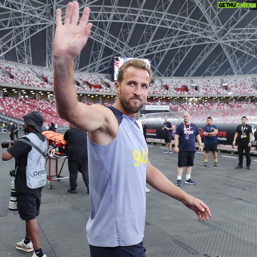 Harry Kane Instagram - Incredible support in Thailand and Singapore and amazing countries to visit too. Thanks for having us ππΉππΈπ¬
