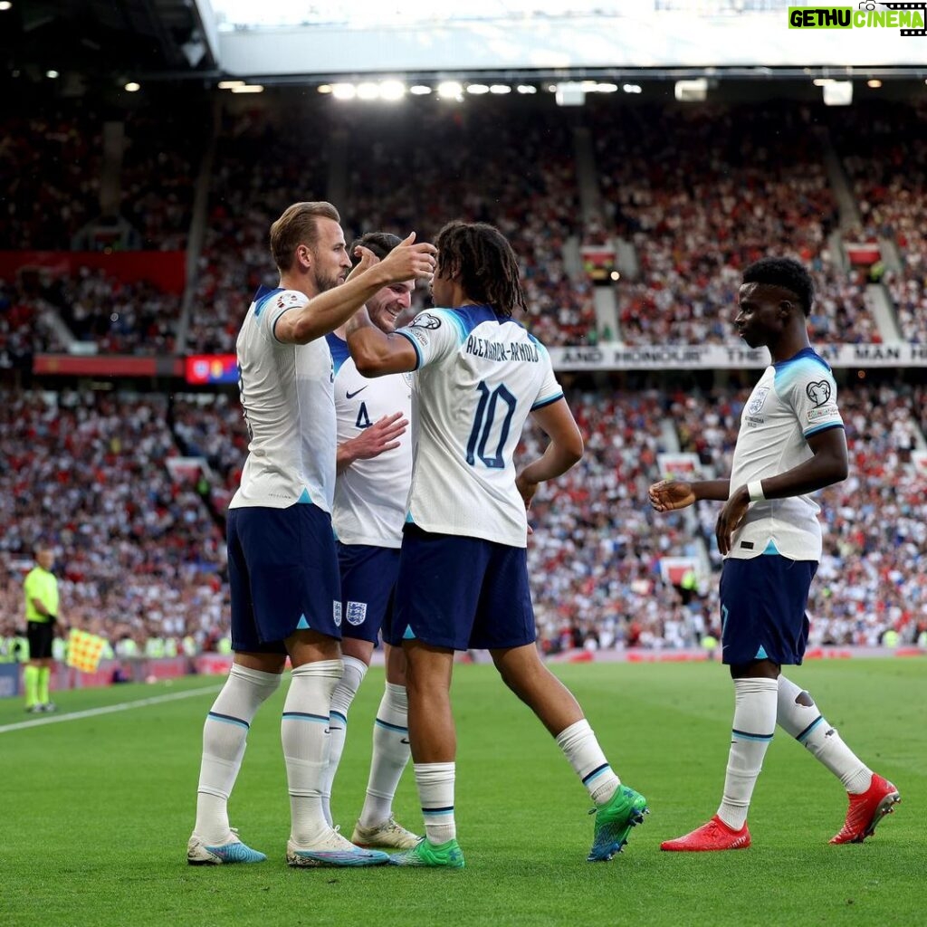 Harry Kane Instagram - Great way to finish before a good break. Congrats @bukayosaka87 on the hat-trick and @kalvinphillips on a first @england goal 🙌🏴󠁧󠁢󠁥󠁮󠁧󠁿