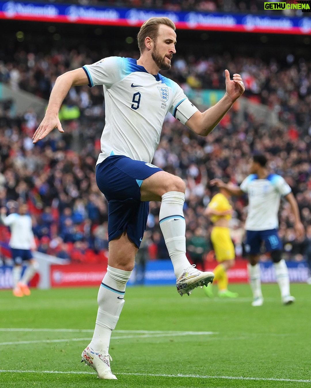 Harry Kane Instagram - Summing up a special, magical week - one I’ll never forget or take for granted. ❤️🏴