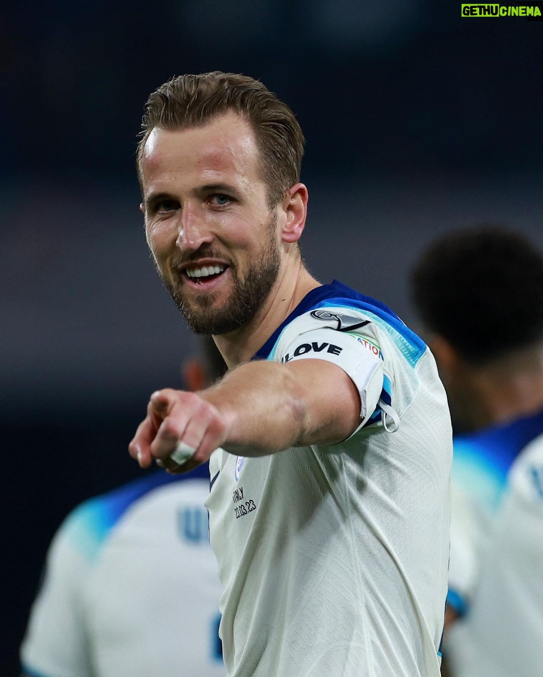 Harry Kane Instagram - Summing up a special, magical week - one I’ll never forget or take for granted. ❤️🏴