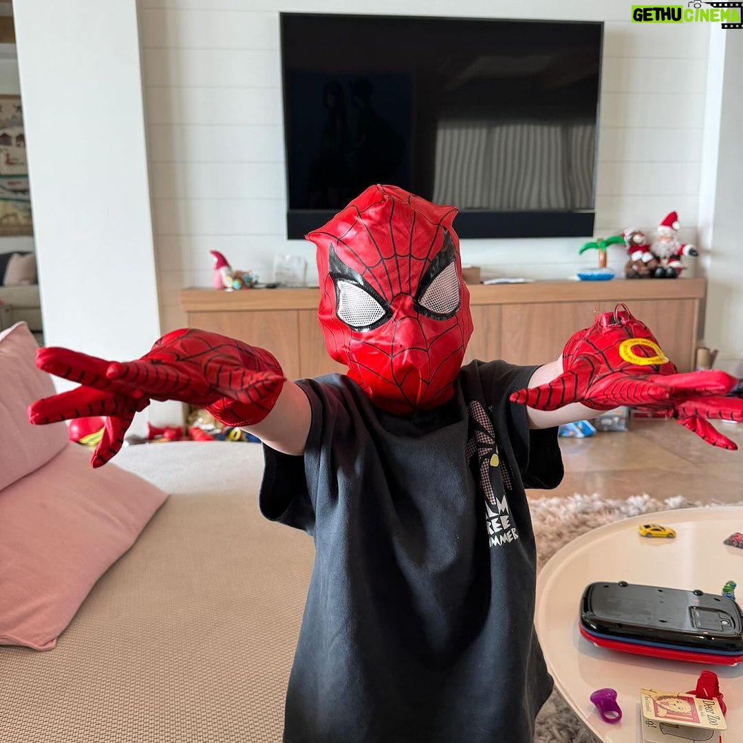 Harry Kane - 374.1K Likes - Happy 3rd birthday to our big boy Louis. Love you 💙💙💙