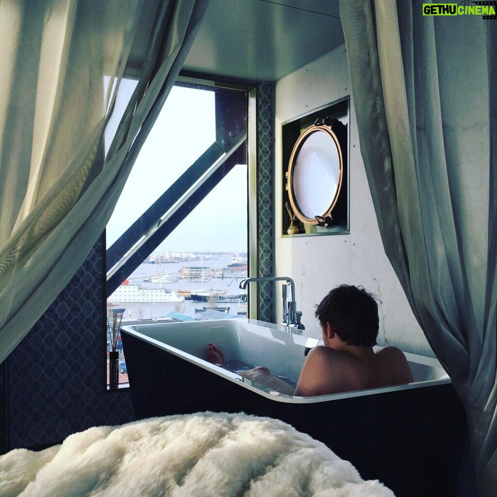 Harry Lewis Instagram - Bath time boys