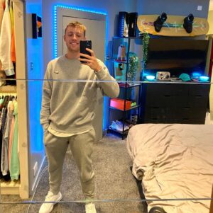 Harry Lewis Instagram - Hello lads I’ve teamed up with @jdofficial to give one of you guys a £500 gift card and a PS4! If you want to be in with a chance of winning it, follow @jdofficial and tag a mate here when done! Winner announced next week #ad