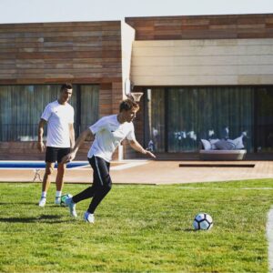 Harry Lewis Instagram - Football challenges in Ronaldo’s garden #CR7 #NikeFootball