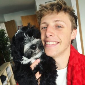 Harry Lewis Instagram - Meet my Doge @herbontour