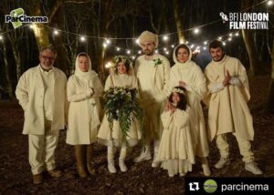 Hassan Pourshirazi Instagram - Repost @parcinema
・・・
#پارسینما
«خط فرضی» در فستیوال فیلم لندن ۲۰۲۰
.
فیلم سینمایی «خط فرضی» به نویسندگی و کارگردانی فرنوش صمدی و تهیه‌کنندگی علی مصفا، برای حضور در شصت و چهارمین دوره جشنواره فیلم لندن BFI دعوت شد
.
فستیوال لندن اولین نمایش «خط فرضی» در اروپا خواهد بود و در قسمتی از نامه دعوت فیلم که توسط مدیر جشنواره امضا شده، آمده است:
.
«هیئت انتخاب ما عمیقا تحت تاثیر اولین تجربه ی فیلم سینمایی فرنوش صمدی قرار گرفتند که فیلمی چالش برانگیز و قوی ست. این فیلم نشان گر محیط اجتماعی است که برخی از زنان به اشکال مختلف به دور از انتظار با آن رو به رو می باشند. داستان فیلم بسیار استادانه روایت شده و اجرای سحر دولتشاهی کاملا خیره کننده است. ما علاقه‌مندیم فرصت را غنیمت دانسته و فیلم «خط فرضی» را برای مخاطبان بریتانیایی در شصت و چهارمین دوره این جشنواره به نمایش بگذاریم.»
.
سحر دولتشاهی، پژمان جمشیدی، حسن پورشیرازی، آزیتا حاجیان، امیررضا رنجبران، صدف عسگری، محمد حیدری و بازیگر خردسال: آیلین جاهد بازیگران این فیلم هستند
.
لیست عوامل اصلی «خط فرضی» به شرح زیر است:
نویسنده و کارگردان: فرنوش صمدی، تهیه کننده: علی مصفا، مشاور کارگردان: مانی حقیقی، جانشین تهیه کننده و مجری طرح: ماهان حیدری، مدیر فیلمبرداری: مسعود سلامی، تدوینگر: میثم مولایی، صداگذار: امیر حسین قاسمی، آهنگساز: پیمان یزدانیان، صدابردار: امیر نوبخت، طراح گریم: مهرداد میرکیانی، طراح صحنه: سیامک کاری‌نژاد، طراح لباس: سارا خالدی، مدیر تولید: جواد راهزانی، برنامه ریز و دستیار اول کارگردان: چاوش هنرآموز، جانشین تولید: سعید مسرور، عکاس: حبیب مجیدی، منشی صحنه: غزل رشیدی، برنامه ریز بخش شمال: آرش نعیمیان، طراح جلوه های ویژه میدانی: آرش آقابیک، جلوه های ویژه بصری: بیتا اخلاقی، اصلاح رنگ و نور: فرهاد قدسی، مدیر رسانه : علی پاکزاد، مدیر تبلیغات مجازی: محمد حیدری
.
شصت و چهارمین دوره این جشنواره به صورت ترکیبی از رویدادهای فیزیکی و آنلاین از ۷ اکتبر (۱۶ مهر) کارش را شروع می‌کند و ۱۸ اکتبر (۲۷ مهر) به کارش خاتمه می‌دهد.
@farnoosh.samadi