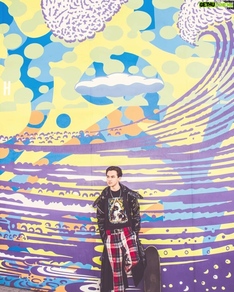 Hayden Byerly Instagram - Whatta pretty wall. @jjbentleyartist