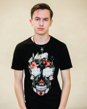 Hayden Byerly Instagram - My nose looks weird in this picture.  It looks like I have a lazy nostril.