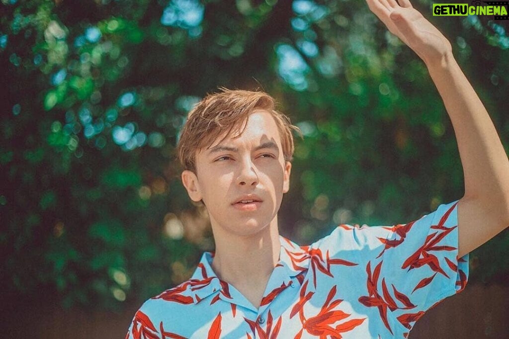 Hayden Byerly Instagram - Check out some of the cool photos and fun questions from @pulsespikes #pulsespikes