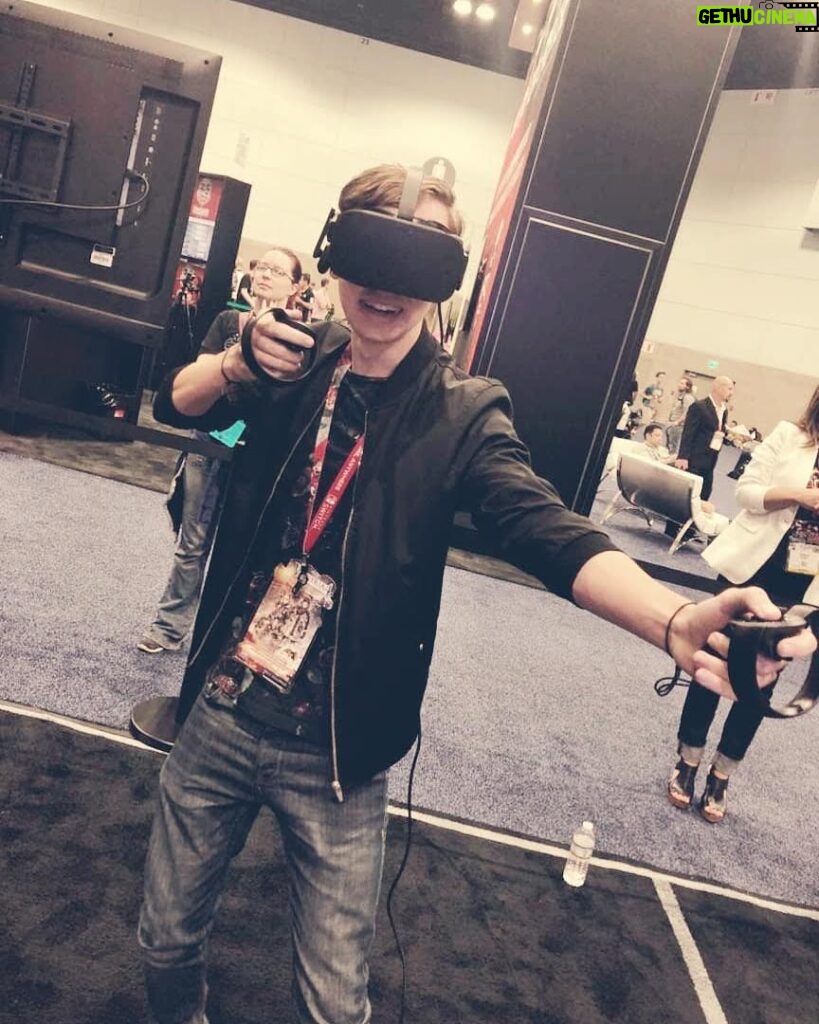 Hayden Byerly Instagram - My mom called this my "gamer pose" whereas I call it the "flying around in space shooting people pose," you decide which is better. #e3