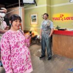 Hayley Orrantia Instagram - You may see a familiar face in tomorrow night’s episode of @thegoldbergsabc 😉 I’m so glad @thegregfurman got to be a part of such an iconic episode of our show where I HAVE A BABY! 😳👶🏻 Tune in tomorrow on @abcnetwork at 8:30 PM ET/PT