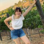 Hayley Orrantia Instagram - as the wine slowly kicks in🍷