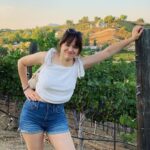 Hayley Orrantia Instagram - as the wine slowly kicks in🍷
