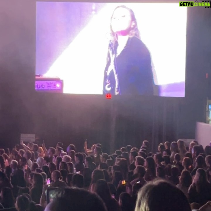 Hayley Orrantia Instagram - Such a special night watching our friends be absolute rockstars at their sold out Greek show! So proud of y’all and honored to watch you shine! ✨