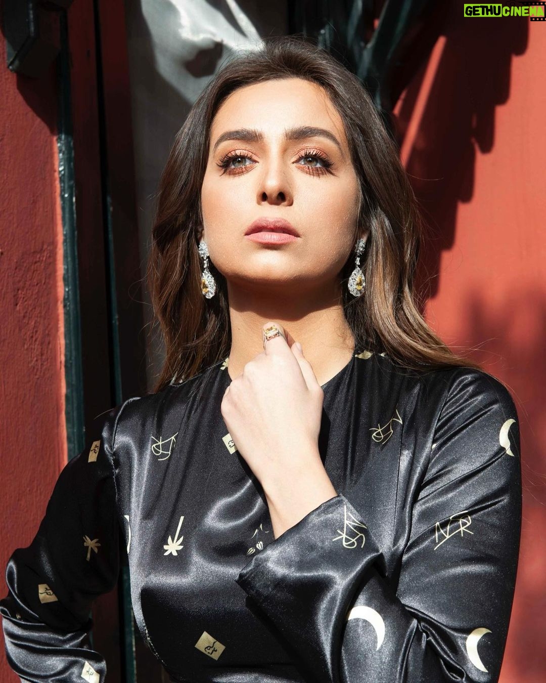 Heba Magdi Instagram - Old is gold 🖤 @sherifelbouhyofficial @rehamkhalifaa @glamour.jewellery @villabelleepoque @haythamamin2012 @naser.official