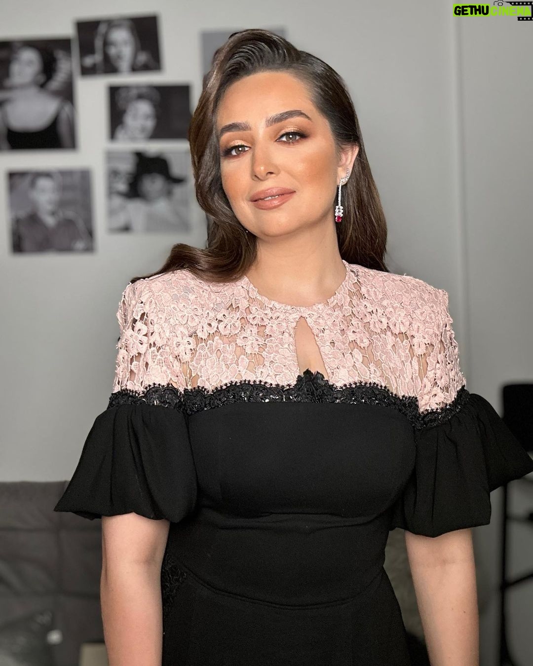 Heba Magdi Instagram - 🌸🌸🌸 Dress @amanyelcherif MUA @mai_elbahey Hair salon @baytree_eg @adelateef12 Jewelry @houseofglamourjewellery Bag @shantety.stores.official
