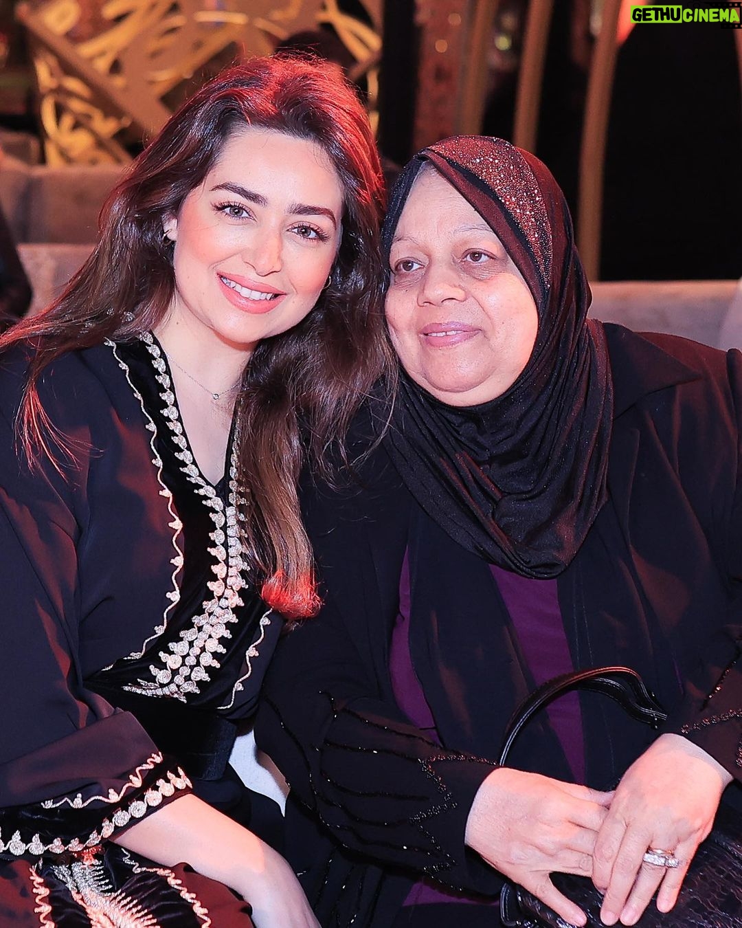 Heba Magdi Instagram - MBC سحور #المداح_أسطورة_العشق Caftan @couturebysika