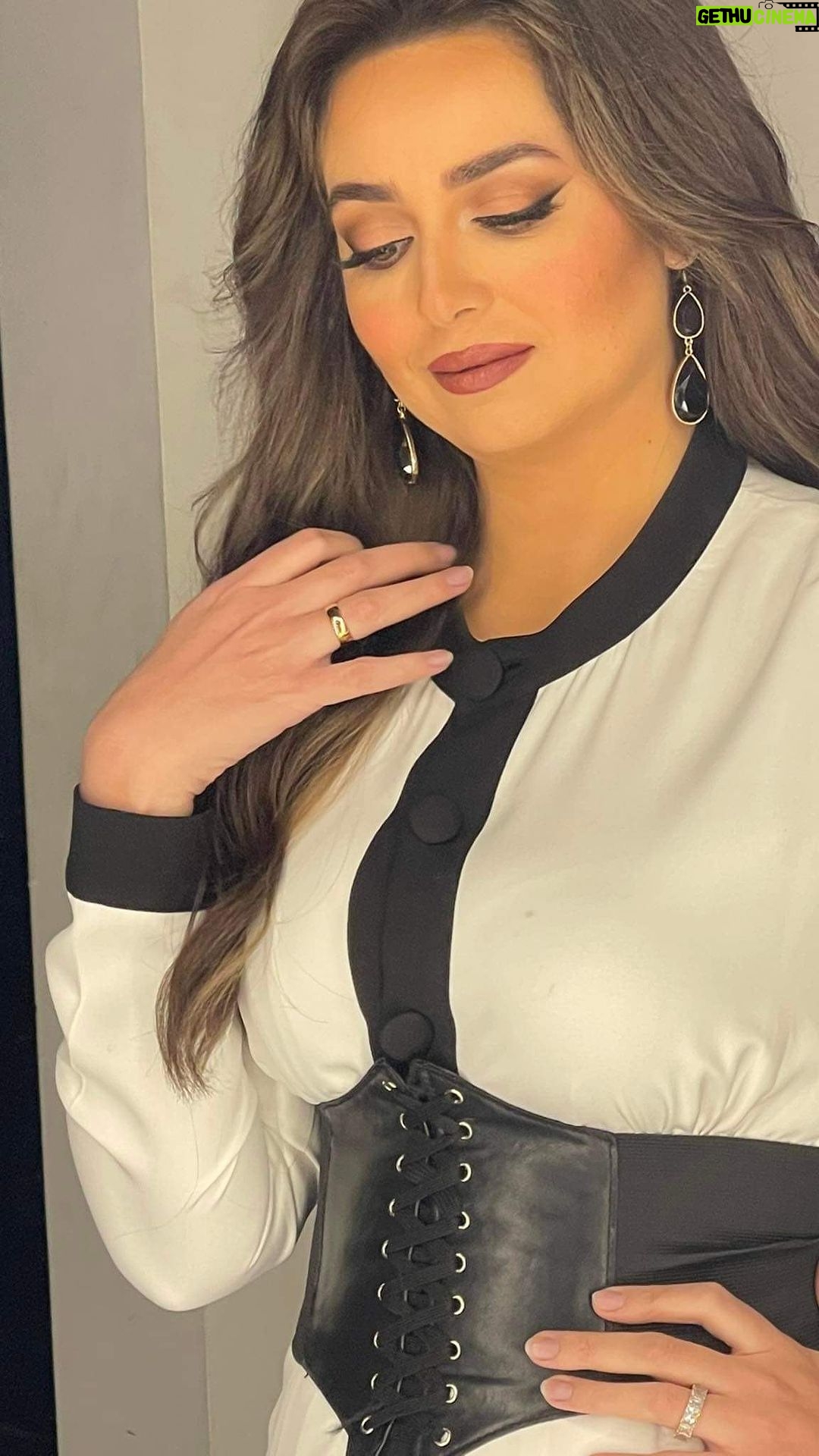 Heba Magdi Instagram - From shooting cover series #المداح_أسطورة_العشق 🖤🤍