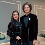 Heba Magdi Instagram - كانت ليلة ولا اروع الحمد لله ❤️ @mohamedmohsensinger @riyadhseason @benchmarkksa #موسم_الرياض _________________ Dress @be_my_guest_shopping Suit @moaaz_el_behairy Photo by @abdelrahmanfhelmi