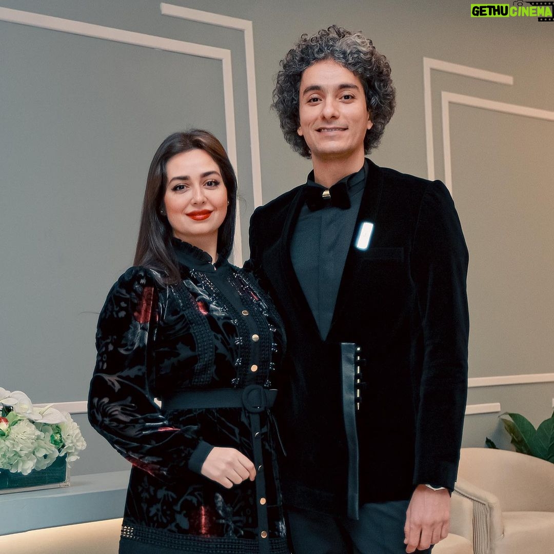 Heba Magdi Instagram - كانت ليلة ولا اروع الحمد لله ❤️ @mohamedmohsensinger @riyadhseason @benchmarkksa #موسم_الرياض _________________ Dress @be_my_guest_shopping Suit @moaaz_el_behairy Photo by @abdelrahmanfhelmi