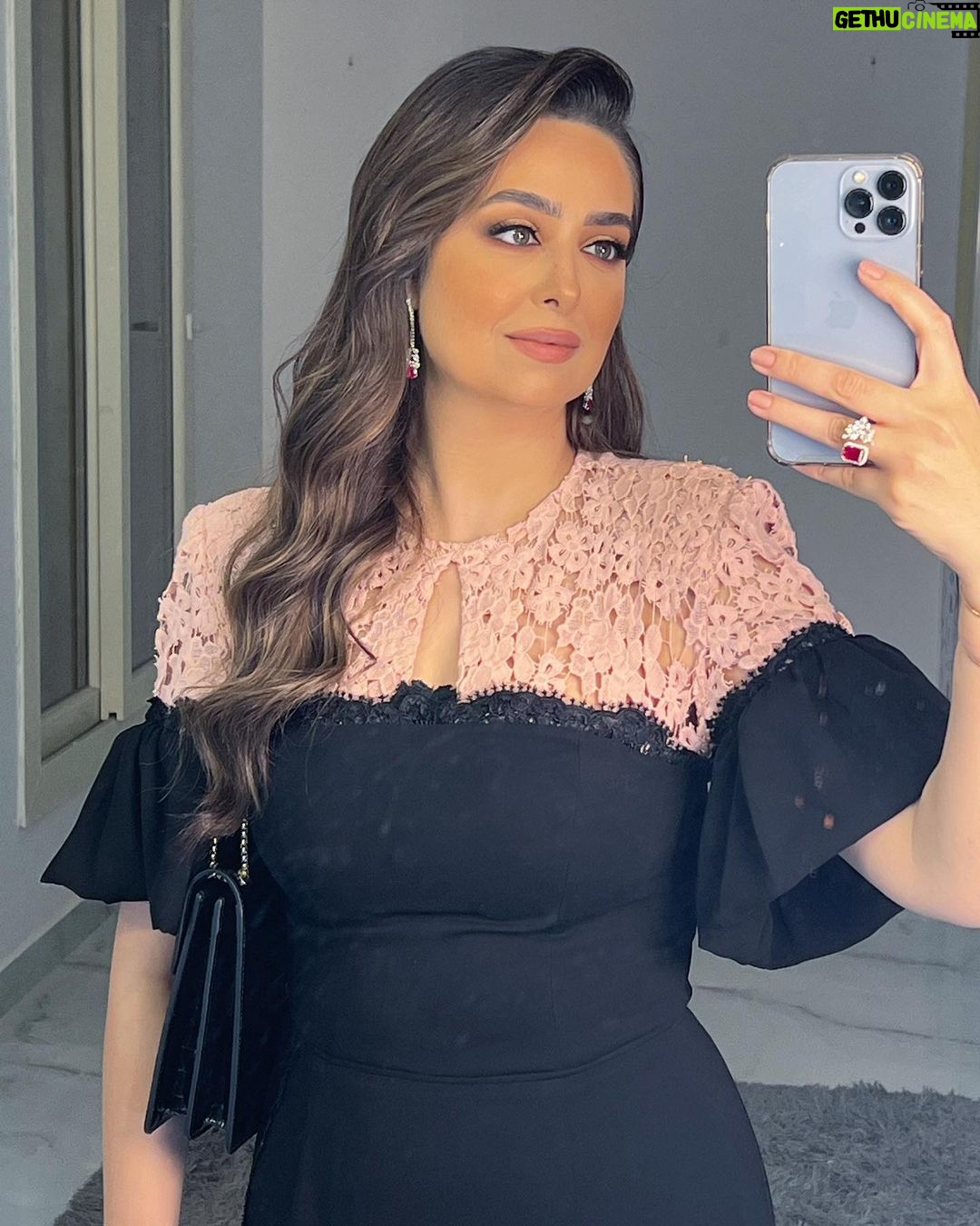 Heba Magdi Instagram - 🌸🌸🌸 Dress @amanyelcherif MUA @mai_elbahey Hair salon @baytree_eg @adelateef12 Jewelry @houseofglamourjewellery Bag @shantety.stores.official
