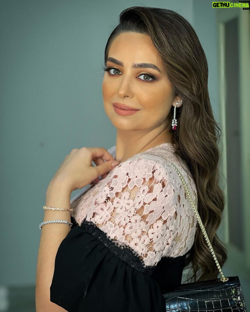 Heba Magdi Instagram - 🌸🌸🌸 Dress @amanyelcherif MUA @mai_elbahey Hair salon @baytree_eg @adelateef12 Jewelry @houseofglamourjewellery Bag @shantety.stores.official