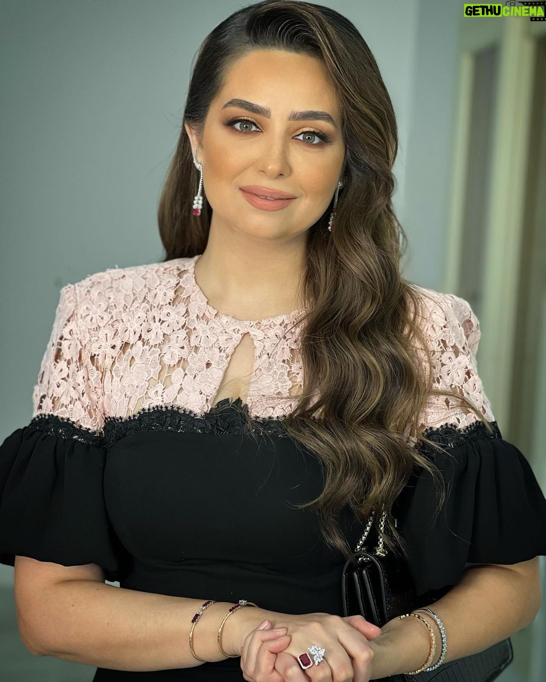 Heba Magdi Instagram - 🌸🌸🌸 Dress @amanyelcherif MUA @mai_elbahey Hair salon @baytree_eg @adelateef12 Jewelry @houseofglamourjewellery Bag @shantety.stores.official