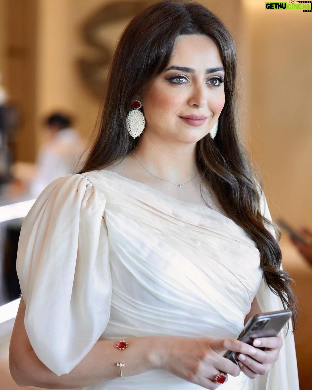 Heba Magdi - 248.7K Likes - من حفل شركة دابر في دولة الامارات
سعيدة اني سفيرة العلامة التجارية لدابر املا
____________
Dress @fasateen_boutique
Jewelry @dimajewellery
Photo by @hasanamin86