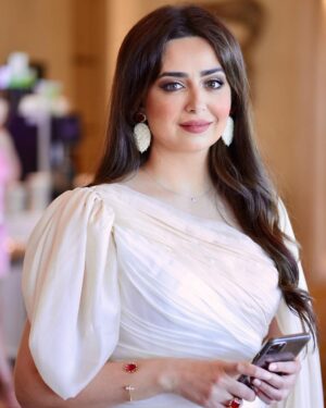 Heba Magdi Instagram - من حفل شركة دابر في دولة الامارات 
سعيدة اني سفيرة العلامة التجارية لدابر املا 
____________
Dress @fasateen_boutique 
Jewelry @dimajewellery
Photo by @hasanamin86